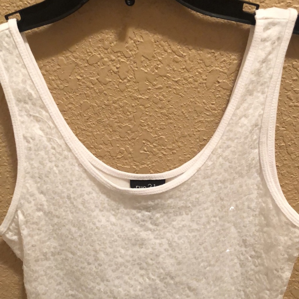 NWOT Rue21 sequins tank top. White. Medium. Hundreds of clear sparkling sequins